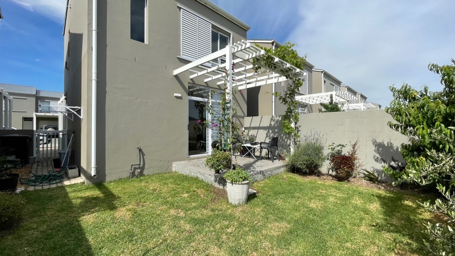 2 Bedroom Property for Sale in Somerset Lakes Western Cape